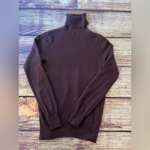 Women’s Neiman Marcus The Cashmere collection plum turtleneck sweater. Large